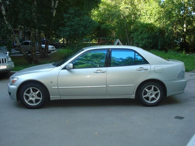 2001 Toyota Altezza