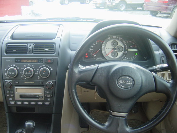 2001 Toyota Altezza Pictures