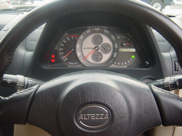 2001 Toyota Altezza Pictures