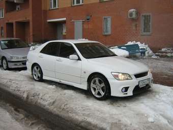 2001 Toyota Altezza Pictures