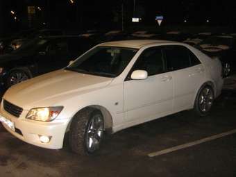 2001 Toyota Altezza Pictures