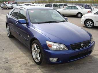 2001 Toyota Altezza Images