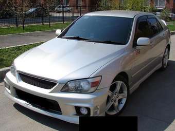 2002 Toyota Altezza Pictures