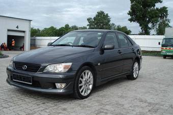 2002 Toyota Altezza Pictures