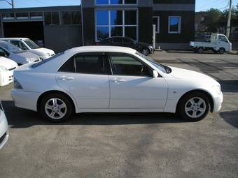 2002 Toyota Altezza Pictures