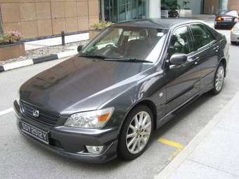 2003 Toyota Altezza Pictures