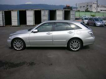 2003 Toyota Altezza Pictures