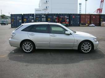 2003 Toyota Altezza Photos