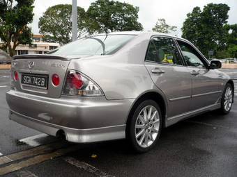 2003 Toyota Altezza Pictures