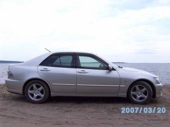 2003 Toyota Altezza Pictures