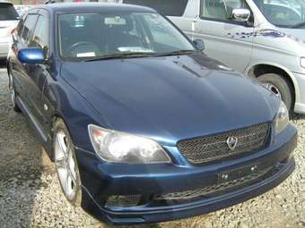 2004 Toyota Altezza Pictures