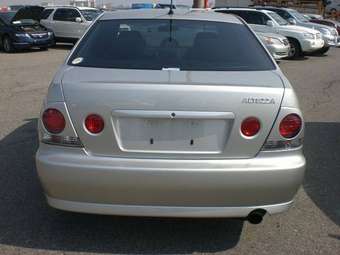 2004 Toyota Altezza Pictures