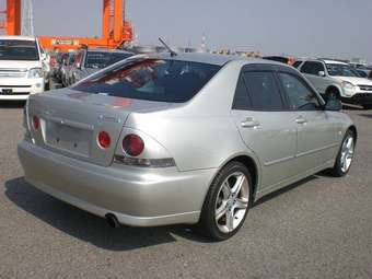 2004 Toyota Altezza Pictures