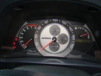 2004 Toyota Altezza Photos