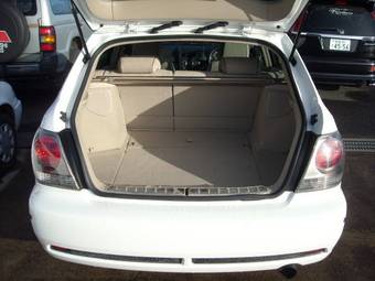 2004 Toyota Altezza Pictures