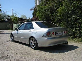 2004 Toyota Altezza Pictures