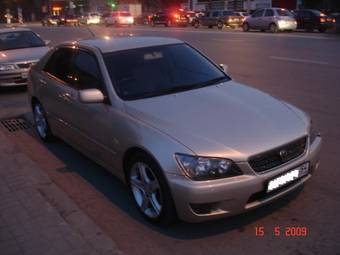 2004 Toyota Altezza Pictures