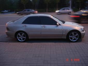 2004 Toyota Altezza Pictures