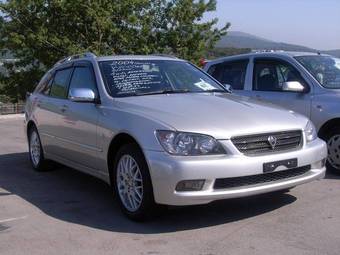 2004 Toyota Altezza Photos