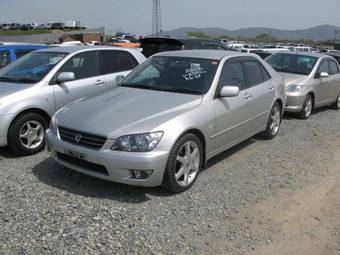 2005 Toyota Altezza Pictures