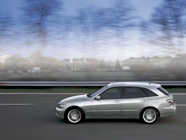 2001 Toyota Altezza Wagon