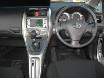 2006 Toyota Auris Pictures