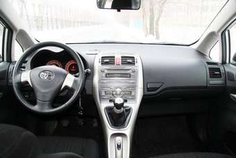 2007 Toyota Auris Images