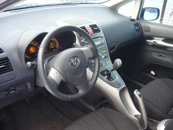 2007 Toyota Auris Images