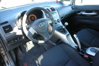 2008 Toyota Auris Photos