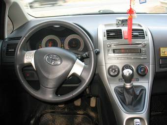 2008 Toyota Auris Pics