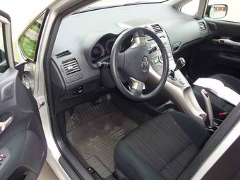 2008 Toyota Auris Pictures