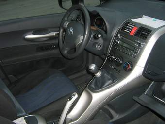 2009 Toyota Auris Pictures