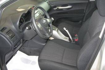 2009 Toyota Auris Photos