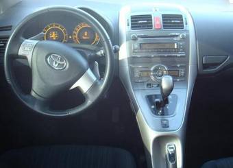 2009 Toyota Auris Pictures