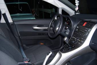 2009 Toyota Auris Pictures