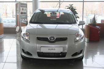 2009 Toyota Auris Pictures