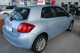 2009 Toyota Auris Pictures