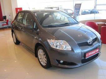 2009 Toyota Auris Pictures