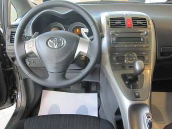 2009 Toyota Auris Pictures
