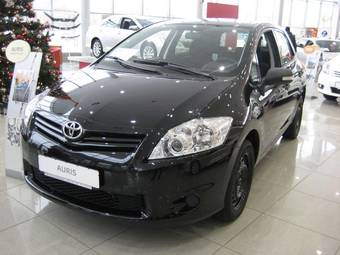 2011 Toyota Auris Pictures