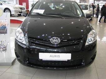 2011 Toyota Auris Photos