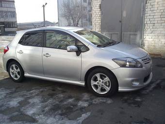 2011 Toyota Auris Photos