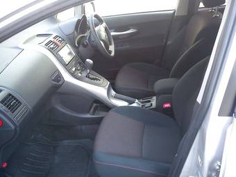 2011 Toyota Auris Photos