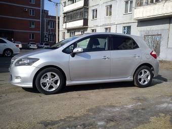 2011 Toyota Auris Pictures