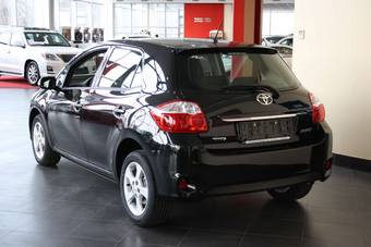 2011 Toyota Auris Photos