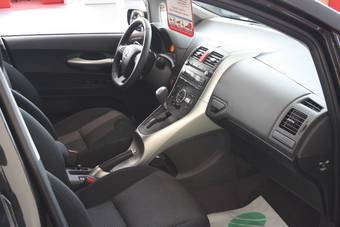 2011 Toyota Auris Wallpapers