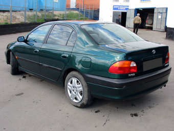 1998 Toyota Avensis Pictures