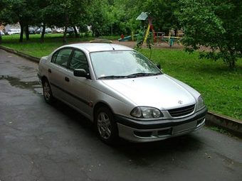 1998 Toyota Avensis Images