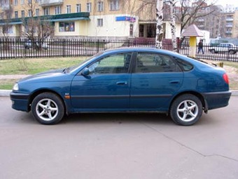 1998 Toyota Avensis Pics