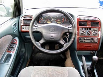 1998 Toyota Avensis Pictures